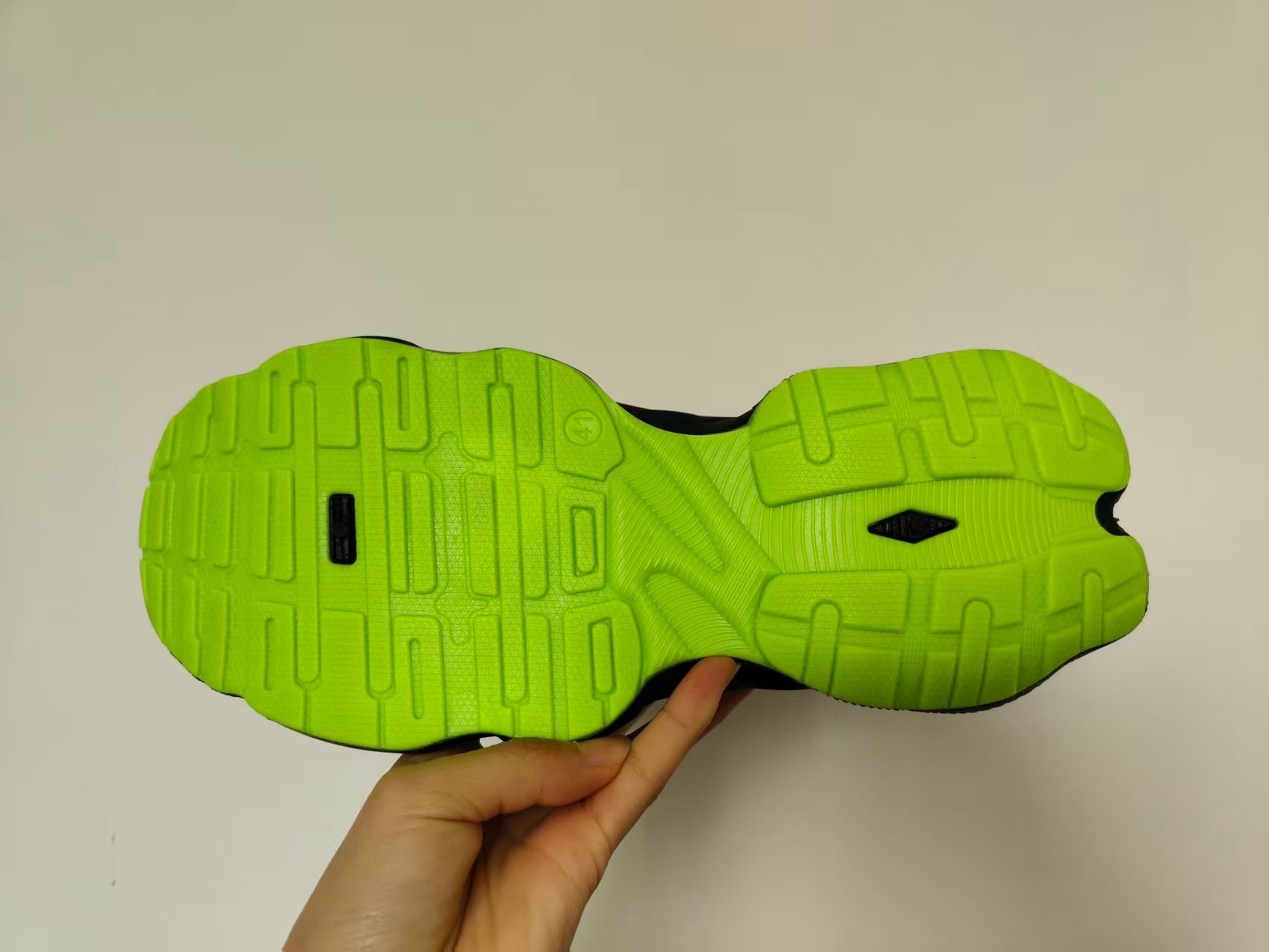 New design: fashionable, comfortable, breathable, puncture proof, anti smashing safety protection footwear is coming~